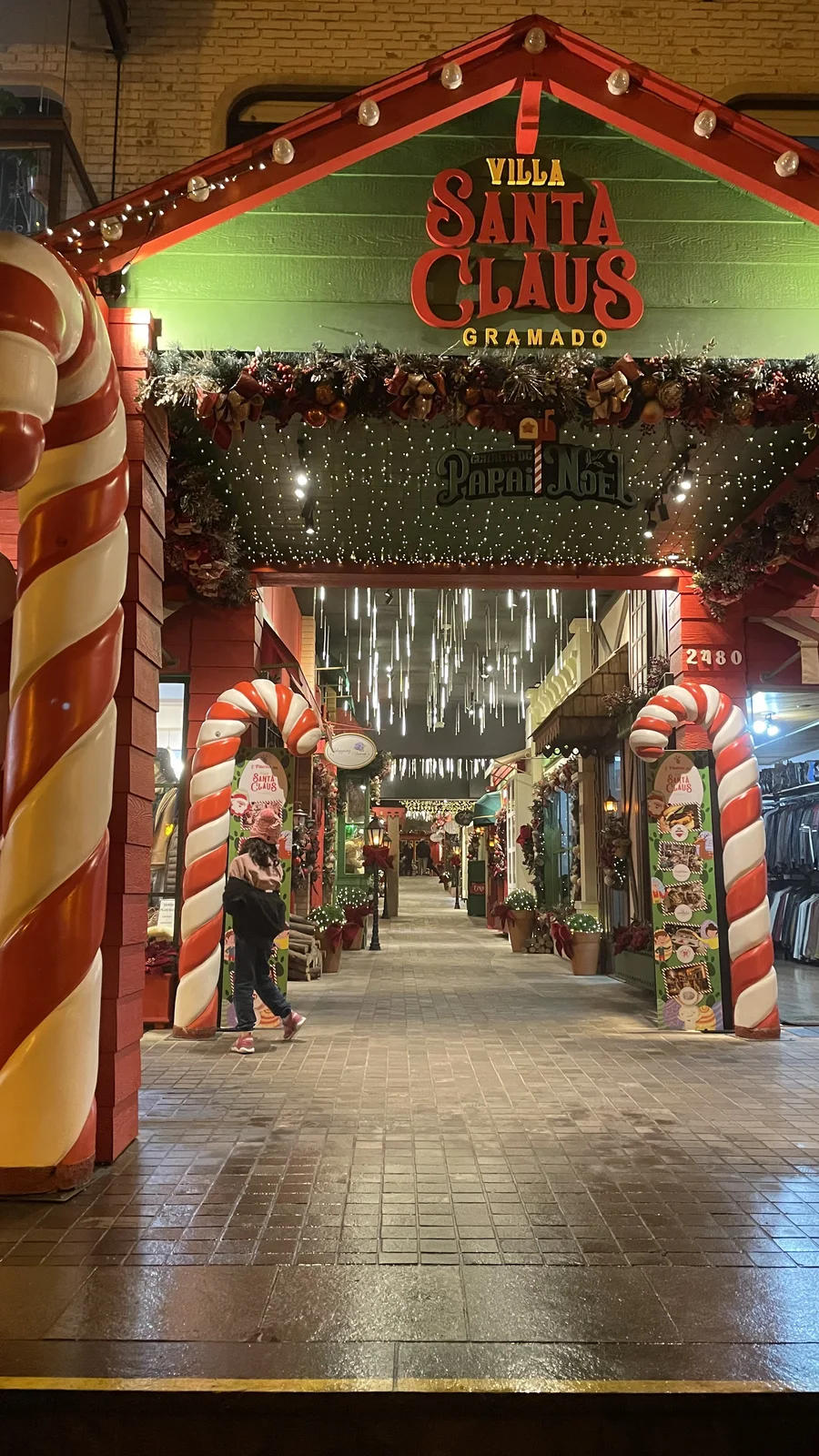 Vila Santa Claus iluminada em Gramado